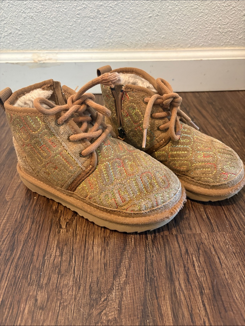UGG Kids Tan Glitter Pattern Lace-Up Zip Boots